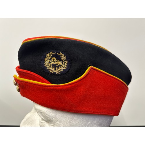 2370 - Post War British Kings Own Royal Border Regt Coloured Field Service Cap. Cloth Cap badge. Staybrite ... 