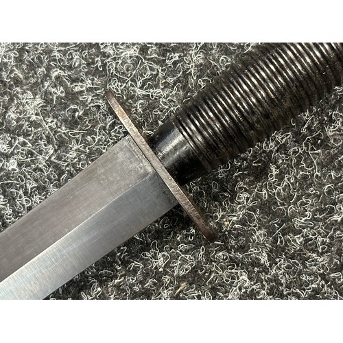 2384 - British Third Pattern Fairbairn-Sykes Fighting Knife with double edged blade 170mm in length. Crossg... 