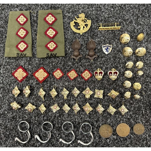 2404 - British Army Royal Artillery collar dogs, Staybrite buttons, rank insignia, cloth rank slips on's, c... 