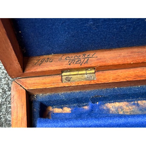 2427 - Pistol Box with shield shaped brass plaque to lid. No engraving. Size 263mm x 212mm x 55mm. Working ... 