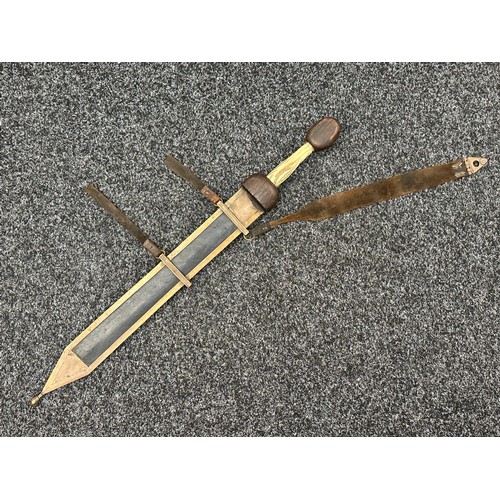 2406 - Reproduction Roman Gladius Short Sword with double edged blade 480mm in length. Wooden guard, resin ... 