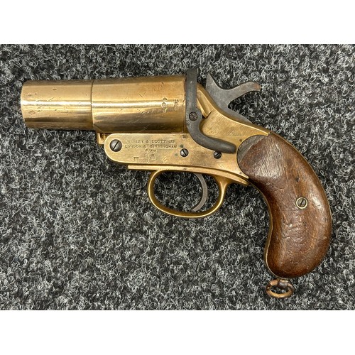 2448 - Deactivated WW1 British Webley & Scott Flare Pistol Serial Number 27341. 105mm long barrel. Wooden g... 