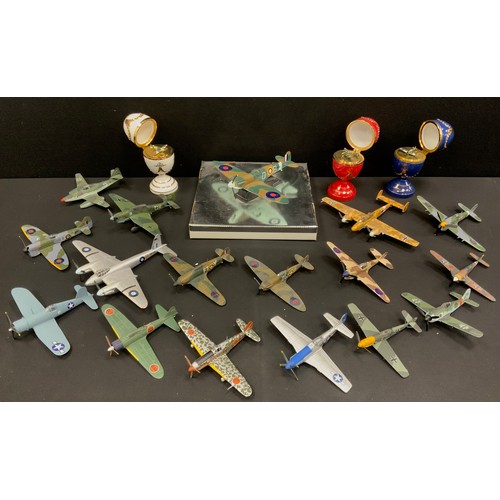 44 - World War II aircraft models, Atlas Editions, Airplane Collection etc inc Spitfire, Messerschmitt Bf... 