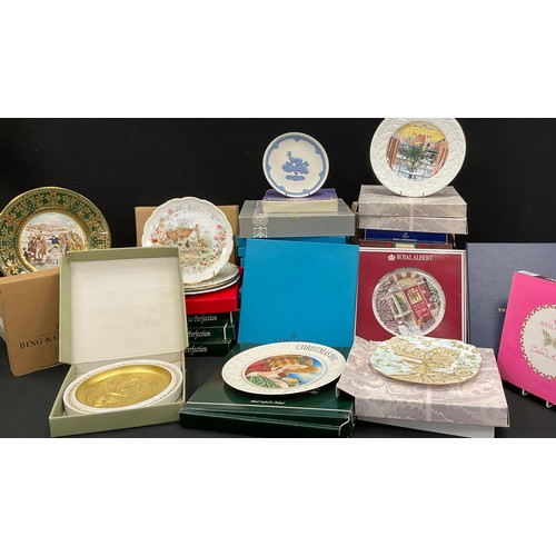 51 - Decorative plates including; Spode, Royal Albert, Coalport, Belleek, Royal Copenhagen, Wedgwood; qty