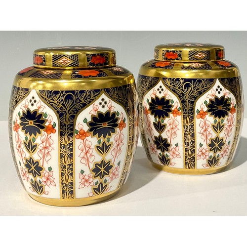 7 - A pair of Royal Crown Derby Imari 1128 pattern ginger jars and covers, 12cm, first quality, printed ... 