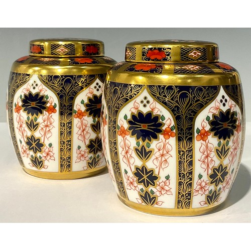 7 - A pair of Royal Crown Derby Imari 1128 pattern ginger jars and covers, 12cm, first quality, printed ... 