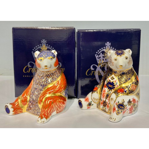 11 - A Royal Crown Derby paperweight, Old Imari Honey Bear, gold stopper, boxed; another, Honey Bear, gol... 