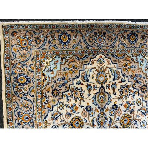 147 - A Central Persian Kashan Rug (253cm x 150cm)