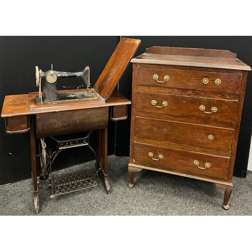 149 - A mid 20th century oak chest of drawers, and a Singer sewing machine on walnut and cast iron treadle... 