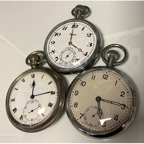 264 - A World War II G.S.T.P pattern open face pocket watch, silvered dial, Arabic numerals, subsidiary di... 