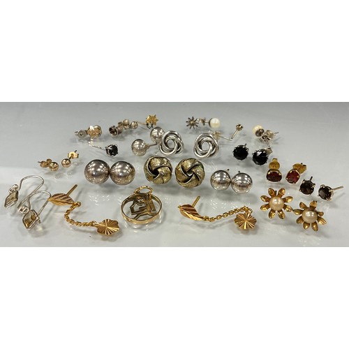 273 - Jewellery - assorted silver and gold and other earrings inc garnet oval studs, unmarked yellow metal... 