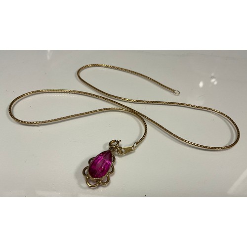 283 - An 18ct gold rounded box link pendant necklace, 42cm long, 4.9;  suspending a vibrant pink and unmar... 