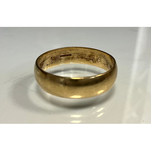 297 - A 9ct gold wedding band, size Z, 4.6g