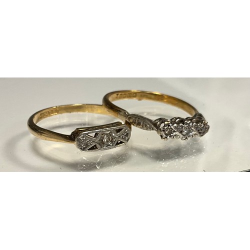 314 - An 18ct gold diamond three stone ring, platinum open crest with three round brilliant cut diamond ac... 