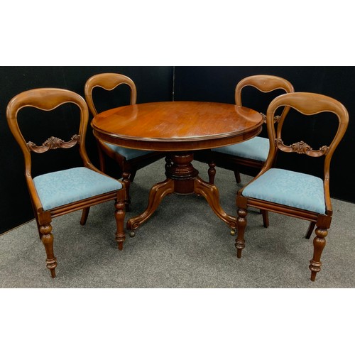 170 - A Victorian mahogany circular tilt top breakfast table, turned column, tripod feet, 72.5cm high, 192... 