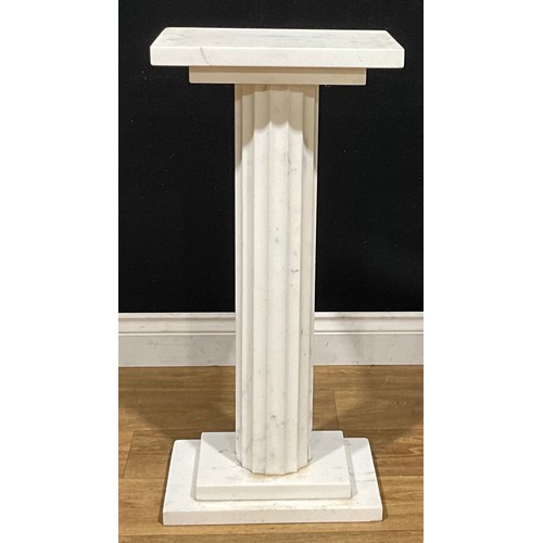 601 - A Neoclassical design marble statuary pedestal, 77cm high, the top 35.5cm wide and 22.5cm deep