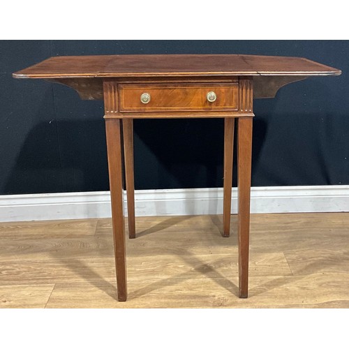 652 - A George III Revival mahogany Pembroke-form lamp table