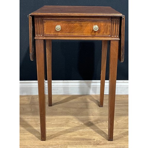 652 - A George III Revival mahogany Pembroke-form lamp table