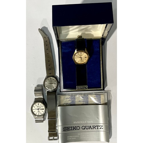 573 - A Seiko wristwatch, boxed with papers; other Seiko wristwatches (3)