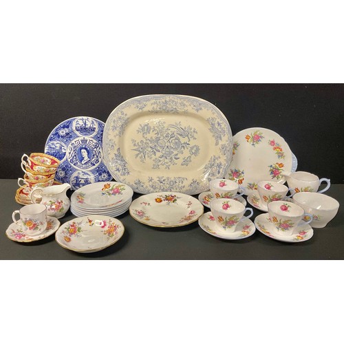 679 - Ceramics - a set of three Royal Albert Lady Hamilton tea cups and saucers; an assortment of Royal Cr... 