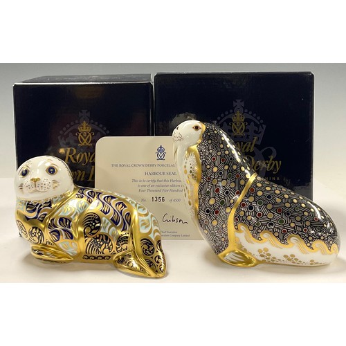 75 - A Royal Crown Derby paperweights, Harbour Seal, limited edition 1,356/4,500, gold stopper, 15cm, pri... 