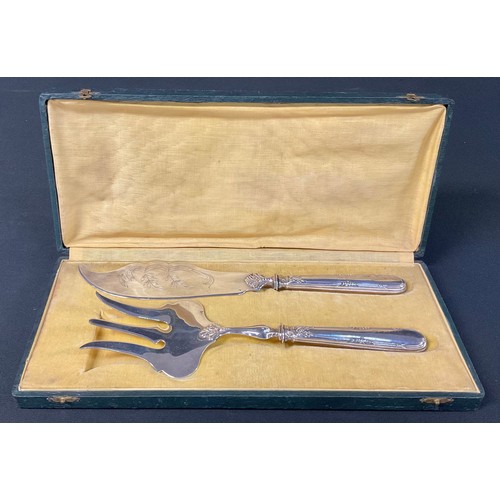 600A - A pair of French silver hafted fish servers, cased