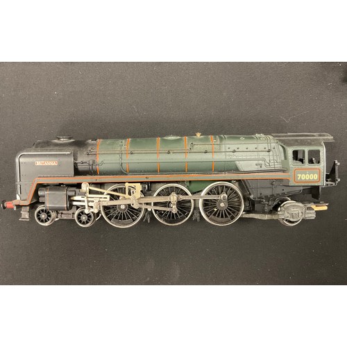 94 - Trains Hornby OO gauge - Locomotives & Rolling stock, buildings, etc inc Hornby Sheffield United, Co... 