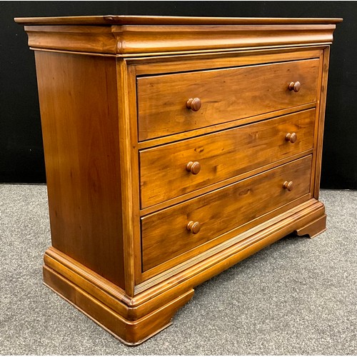 108 - A Willis and Gambier Walnut chest of drawers, over-sailing top, with ‘hidden’ drawer to frieze, abov... 