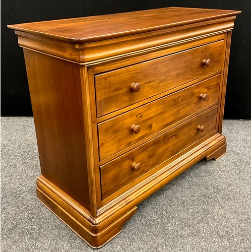 108 - A Willis and Gambier Walnut chest of drawers, over-sailing top, with ‘hidden’ drawer to frieze, abov... 