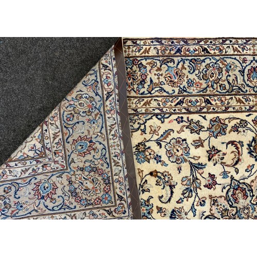 172 - Central Persian Kashan Carpet (295cm x 200cm)