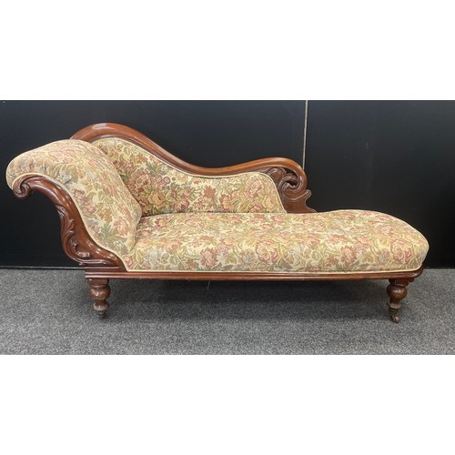 174 - A Victorian carved mahogany Chaise Longue, 86.5cm high x 191cm long x 66.5cm deep.