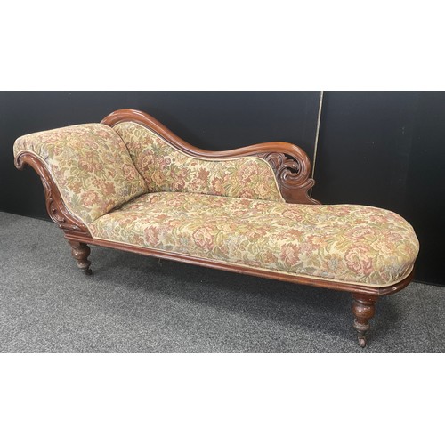 174 - A Victorian carved mahogany Chaise Longue, 86.5cm high x 191cm long x 66.5cm deep.