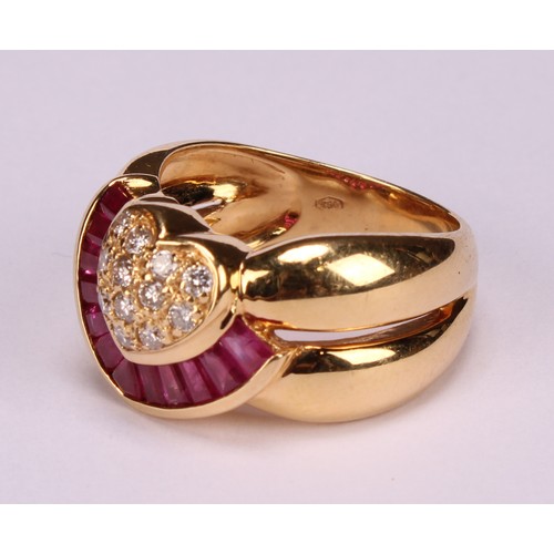 250 - An 18ct yellow gold heavyweight ring featuring a heart-shape setting of Round Brilliant Cut diamonds... 