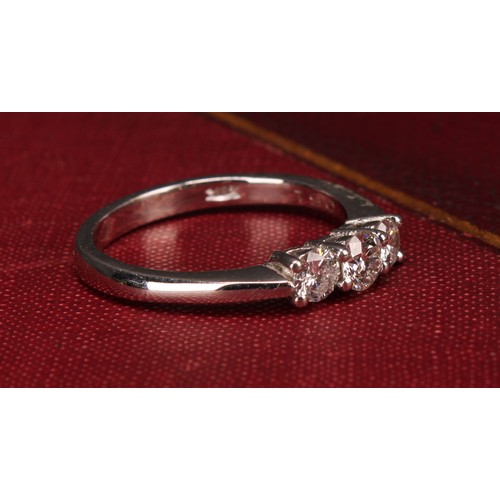 284 - A diamond and 18ct gold three stone ring, the three round brilliant cut stones claw set, 0.51ct tota... 