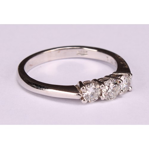 284 - A diamond and 18ct gold three stone ring, the three round brilliant cut stones claw set, 0.51ct tota... 