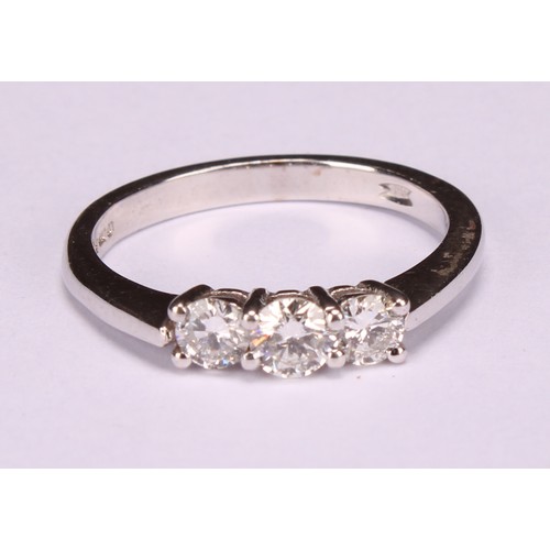 284 - A diamond and 18ct gold three stone ring, the three round brilliant cut stones claw set, 0.51ct tota... 