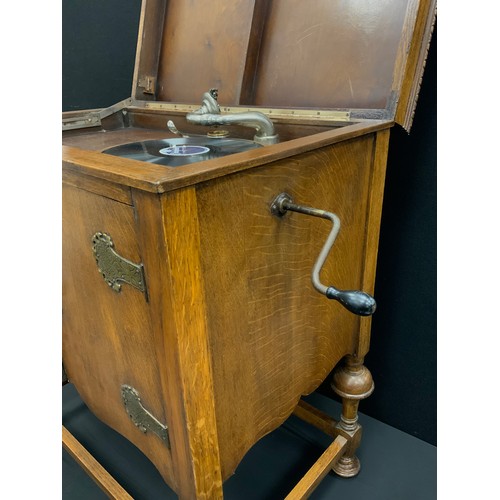 150A - A Meritone gramophone, with floor-standing oak cabinet, 87.5cm high x 78.5cm wide x 49cm deep, c.193... 