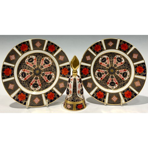 62 - A pair of Royal Crown Derby 1128 tea plates, 16cm diameter, first and second quality; an 1128 patter... 