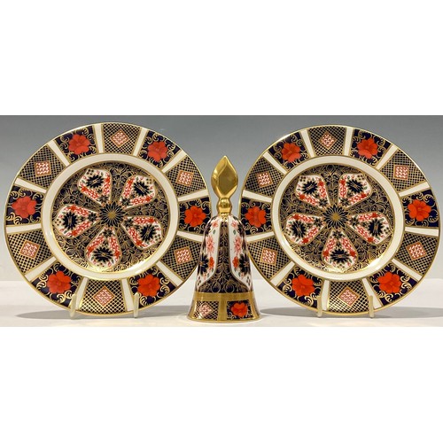 62 - A pair of Royal Crown Derby 1128 tea plates, 16cm diameter, first and second quality; an 1128 patter... 