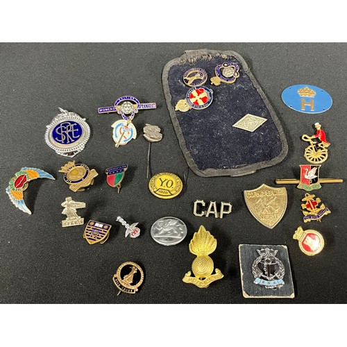 82 - Badges - enamel and others, military and civillian, Yorkshire Observer Circle 1928; Air Training Cor... 