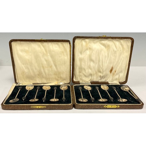 96 - A set of six George V silver bean end coffee spoons, Birmingham 1923, cased; another set, Birmingham... 