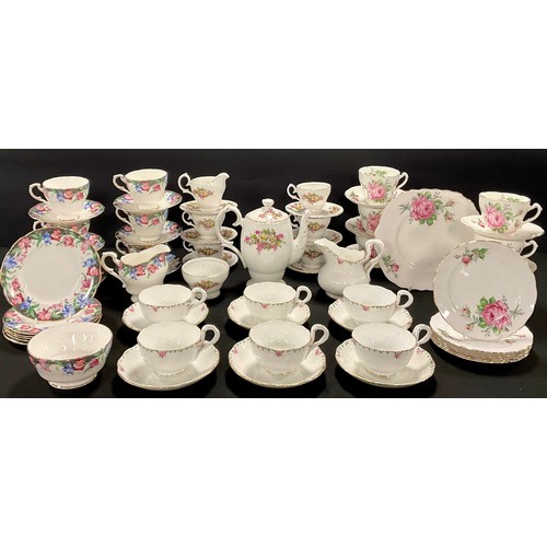 132 - A Paragon tea service for six, decorated with a band of pink and blue flowers, comprising cream jug,... 