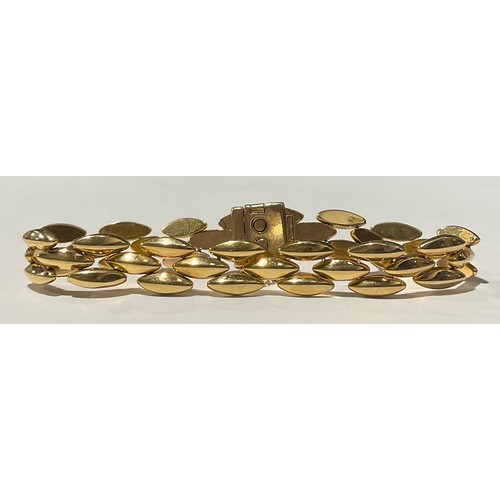 197 - An Italian 9ct gold UnoAerre fancy link bracelet, marked 375, safety chain attached, 15.9g