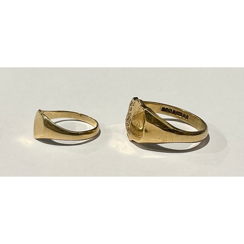 207 - A 9ct gold signet ring, size V; another, size K/L, 8.4g gross (2)