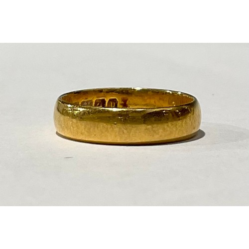 208 - A 22ct gold wedding band, size M, 4.55g