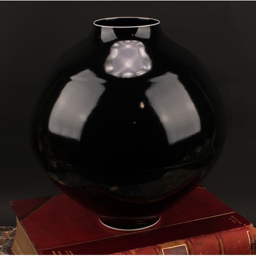 3210 - Studio Pottery - an ovoid vase, by Anna Silverton, glazed throughout in gloss black, 30cm, signed to... 