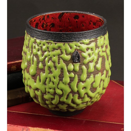 3209 - Studio Pottery - an ovoid vase, by Andrew Palin, wriggle worked in green glaze on a brown ground, th... 