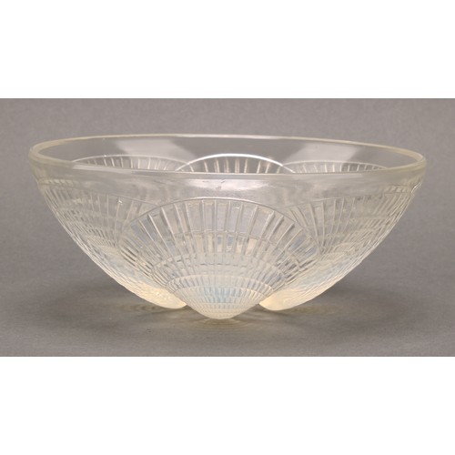 3245 - A René Lalique Coquilles pattern circular opalescent bowl, 16cm diameter, engraved mark, numbered 32... 