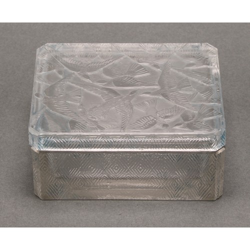 3246 - A René Lalique Hirondelles pattern frosted glass canted rectangular trinket box and cover, applied w... 