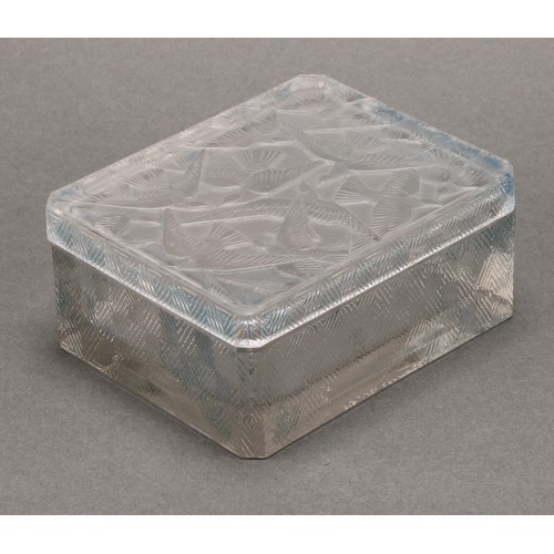 3246 - A René Lalique Hirondelles pattern frosted glass canted rectangular trinket box and cover, applied w... 